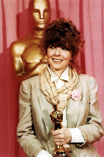 Diane Keaton 1977 Oscar.jpg