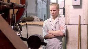 アキ・カウリスマキ監督『ハムレットゴーズビジネス/マッチ工場の少女 』　DVD Amazon.co.jp: ハムレット ゴーズ ビジネス / マッチ工場の少女 [DVD